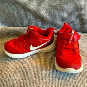 Nike Revolution 7C Kids Sneakers in red